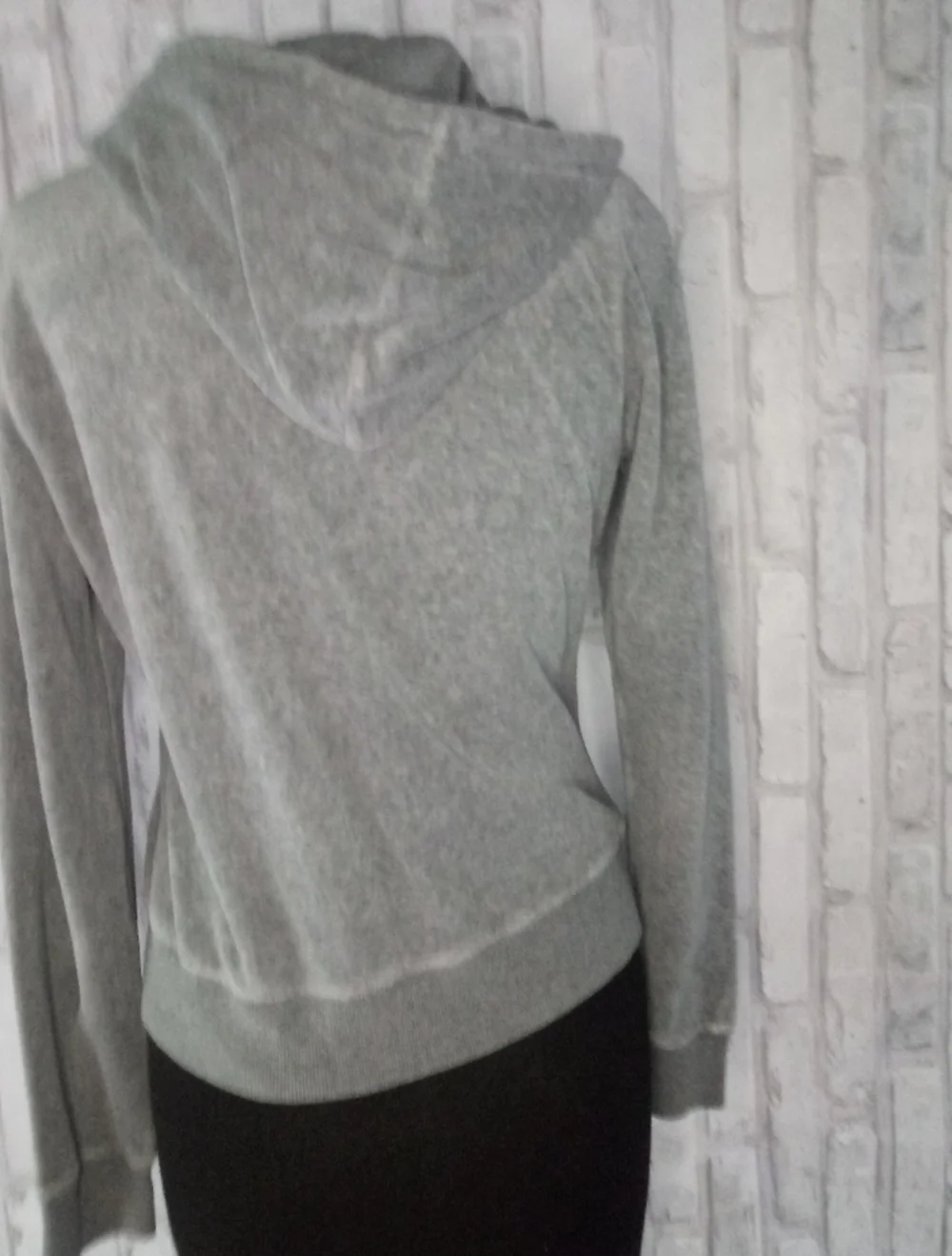 XXI woman's gray zip-up Hoodie jacket